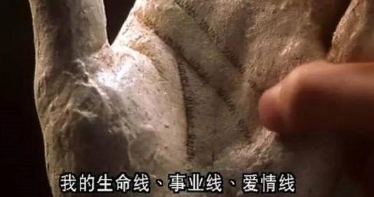 少爷解读第十三篇：《玻璃之城》新年的钟声定格了两人的爱情