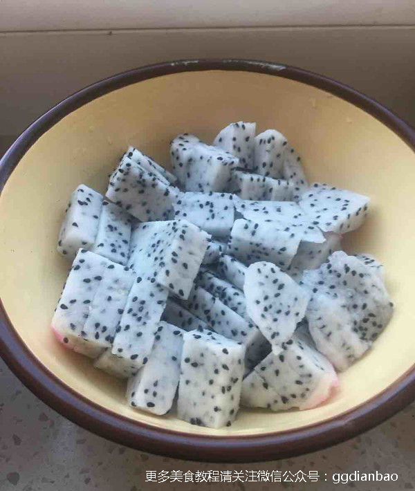 水果西米捞家常做法,自制西米红豆水果捞的做法