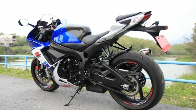 铃木gsx-r600适合新手吗,22款gsxr600