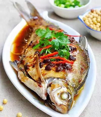清蒸鱼的各类做法什么鱼清蒸好吃,这才是清蒸鱼的正确做法鲜嫩可口
