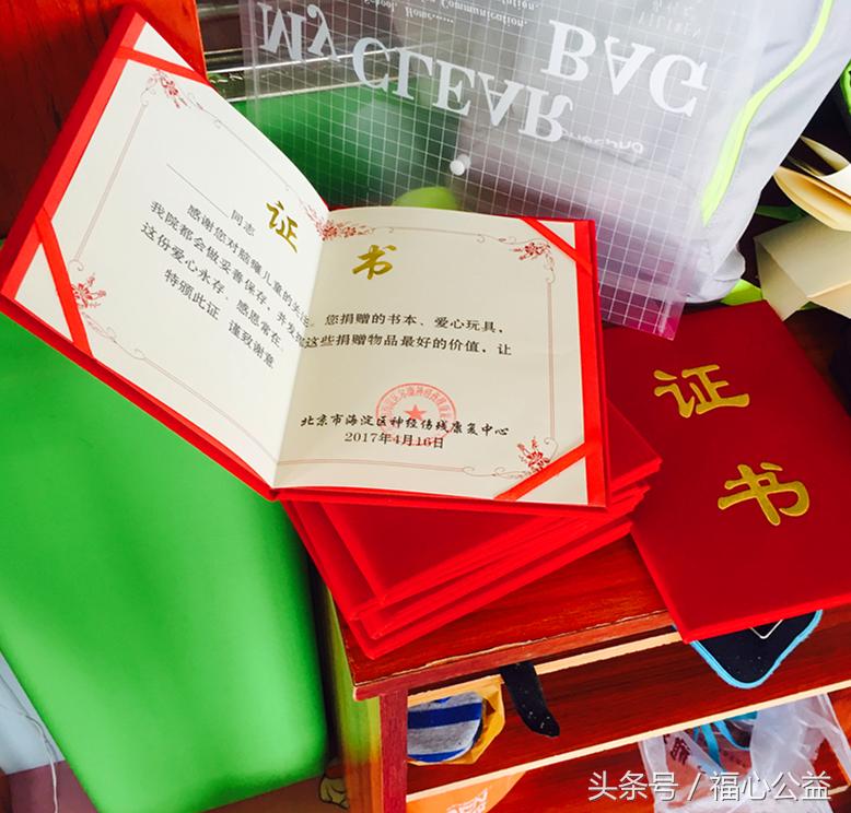 爱心志愿者慰问贫困儿童,志愿者走进养老院温暖关爱老年人