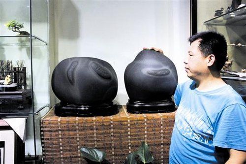 这两块石头他整整等了6年才买下,刚运回家就有人出价40万