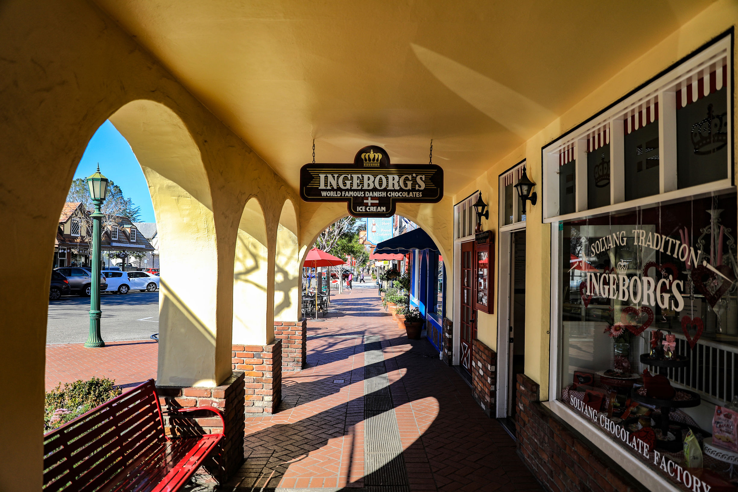 沐浴阳光下的田野,美国丹麦小镇索尔文