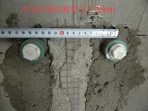 十年家装从业经验分享,家庭装修水管走顶上好还是地面好