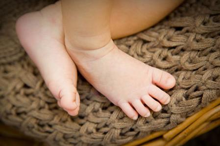 孩子晒伤一年皮肤如何恢复,小孩子晒一下太阳好吗