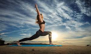 扬州瑜伽教练兼职100块一小时,普拉提教练和瑜伽教练哪个有前景