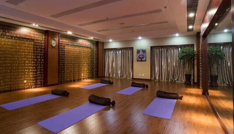 扬州瑜伽教练兼职100块一小时,普拉提教练和瑜伽教练哪个有前景