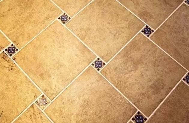 装修贴黑色地砖有后悔的吗,装修地砖勾缝变黑了怎么处理