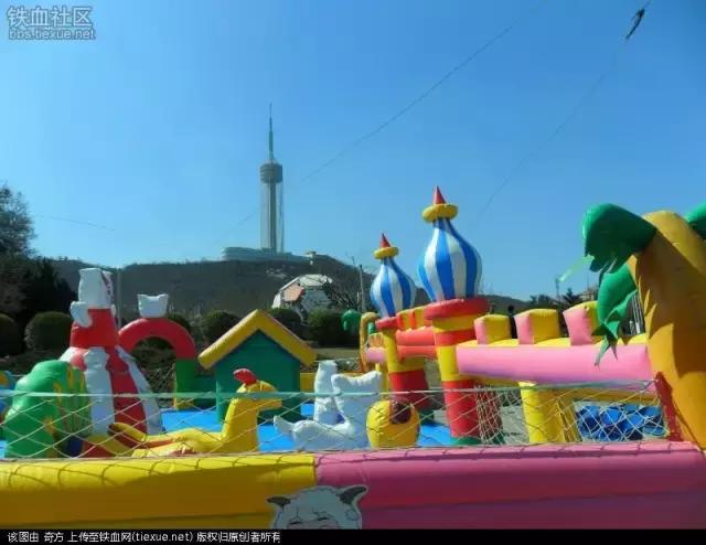 大连劳动公园的大足球有什么奥秘,劳动公园大足球在哪个门