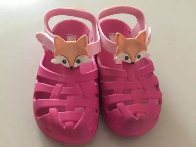 什么牌子的儿童凉鞋比较好穿耐穿,儿童凉鞋品牌哪种比较好穿