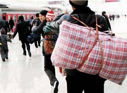 PUMA新款拖鞋告诉你，原来，是大妈引领着世界的潮流！