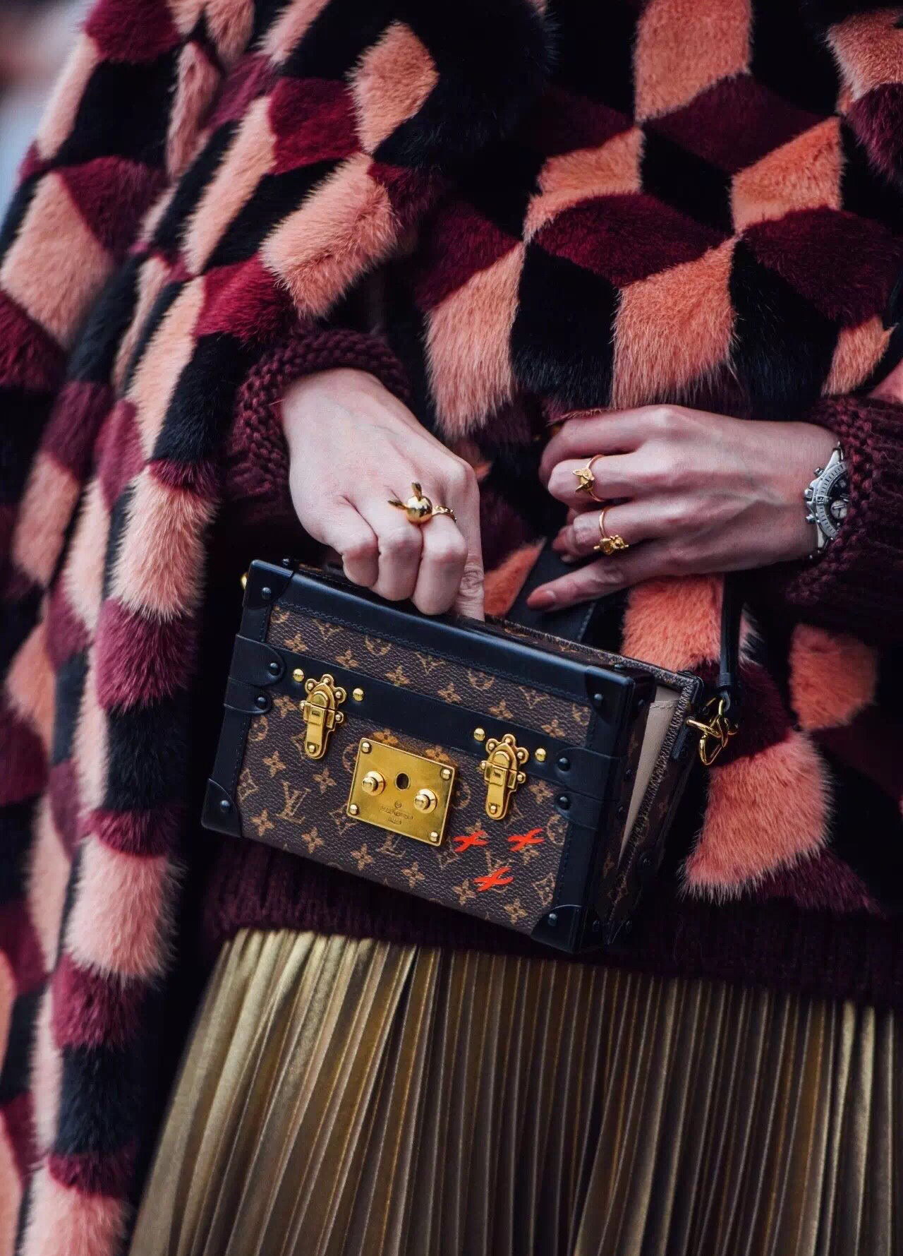 lv白色毛茸茸老花,lv岁月经典老花