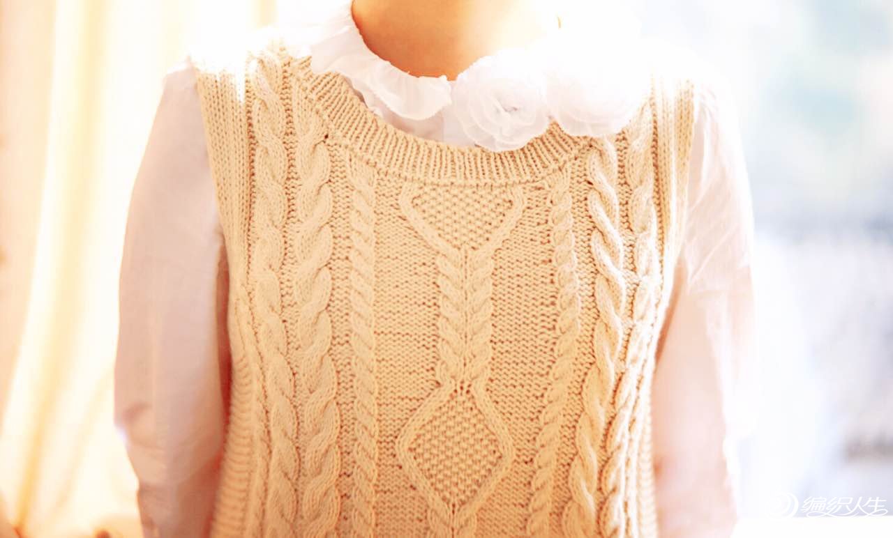 最流行针织的背心女款,今年最洋气的针织背心