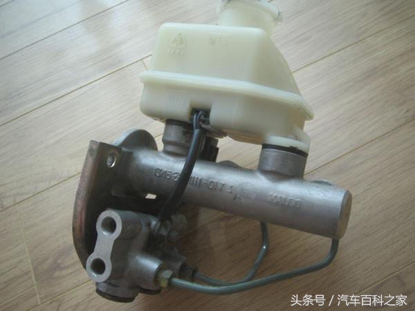 汽车刹车软有几种原因,车子刹车软绵绵的是什么原因