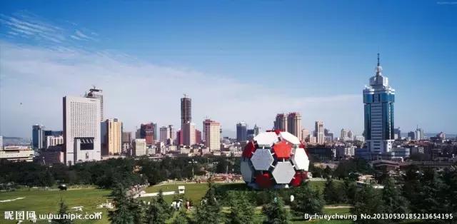 大连劳动公园的大足球有什么奥秘,劳动公园大足球在哪个门