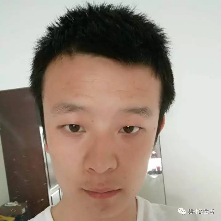 男生头发两边太炸怎么办,男生发型两边太炸怎么办