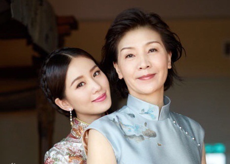 范冰冰妈妈霸气、刘诗诗妈妈仙气、杨幂妈妈朴实，星妈各有风姿