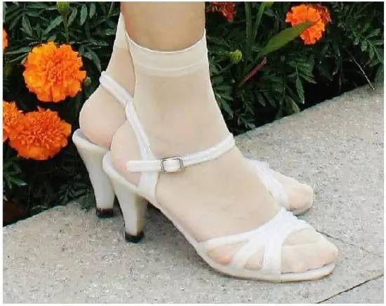 PUMA新款拖鞋告诉你，原来，是大妈引领着世界的潮流！