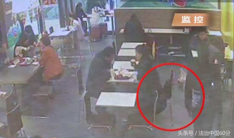 男子偷女子钱包,男子盗窃女友包