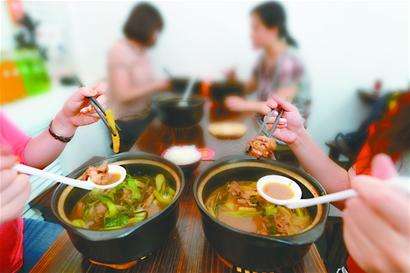 黄焖鸡一天只卖50份赚钱不,一单黄焖鸡的利润