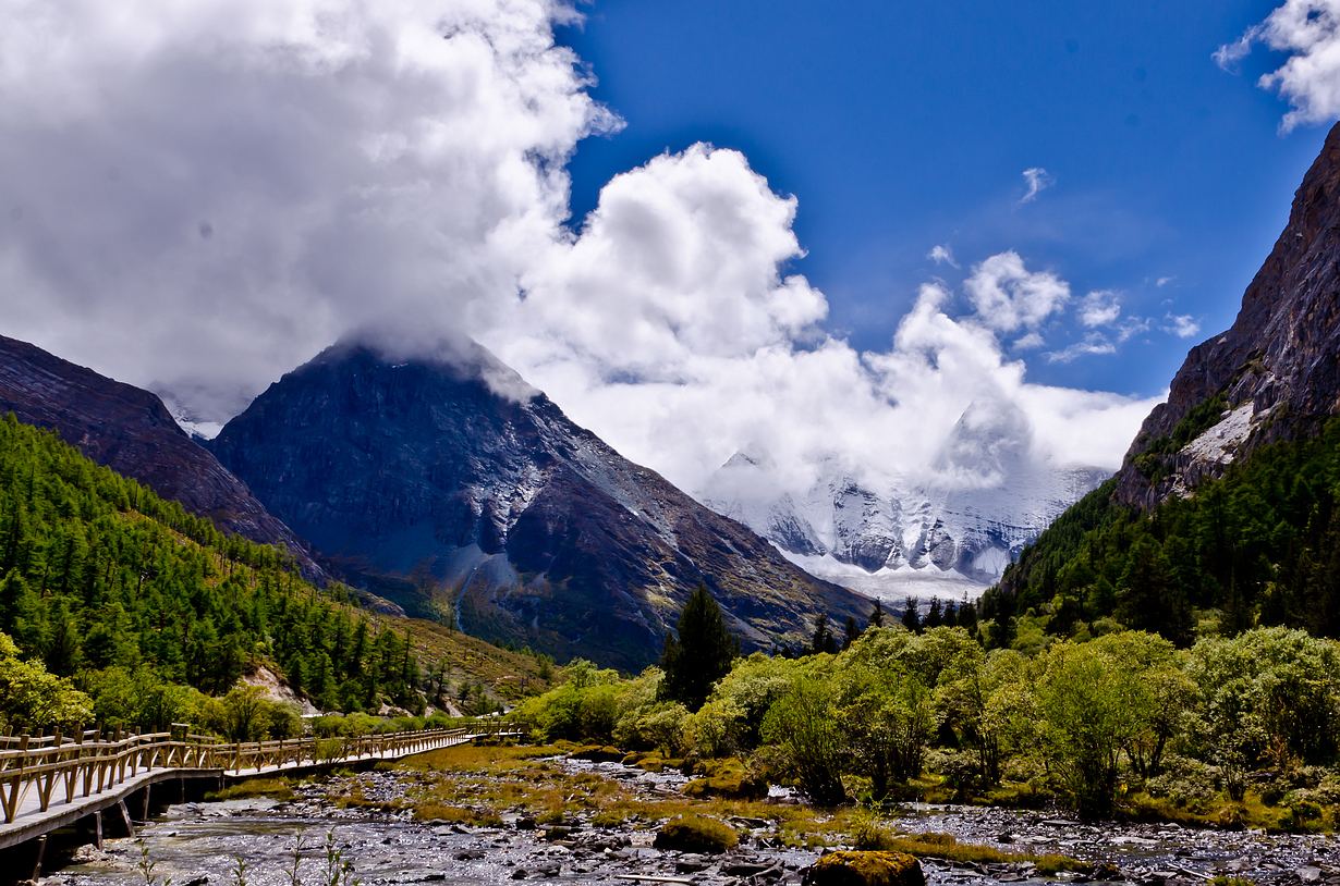 工作烦了就去旅行吧,稻城亚丁蓝色星球下最后一片净土