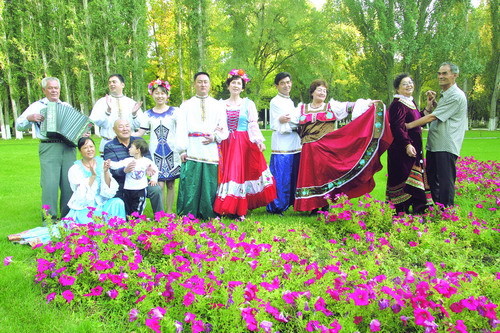 我国少数民族人口最多的民族是,56个民族最少的人口是哪个族