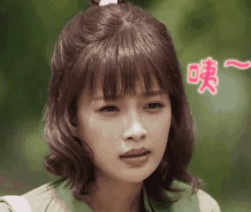 化妆只化上半部分的脸照片,最简单化妆步骤额头粉底