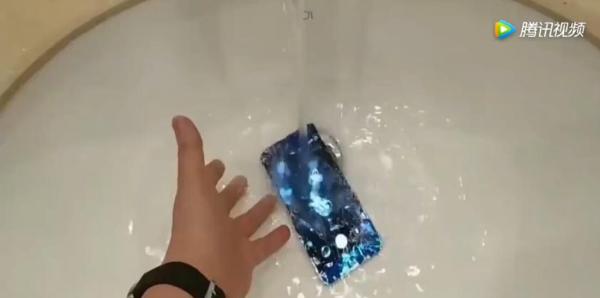 小米手机6防不防水,小米6防水测试实验
