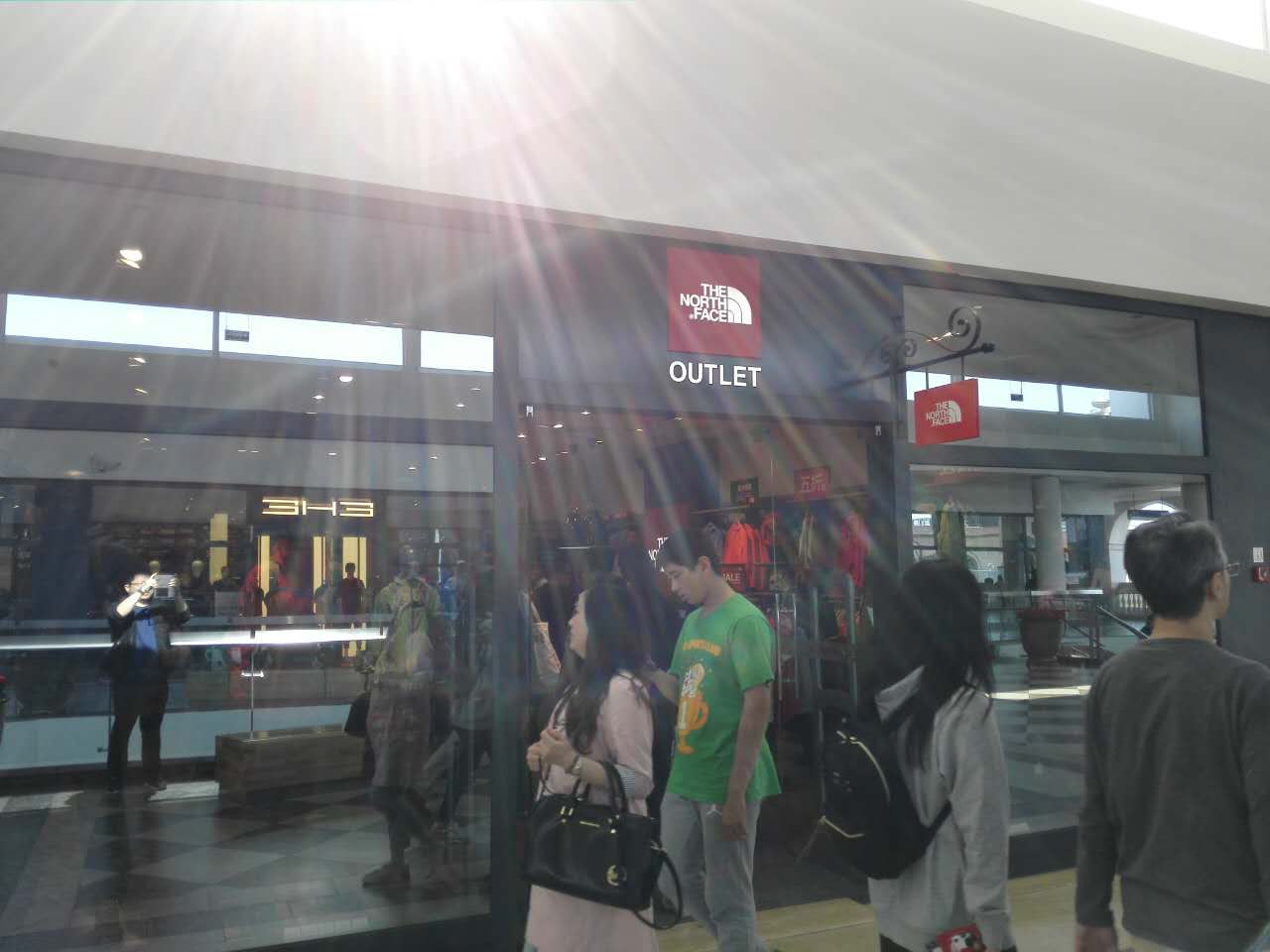 你还在找人名品代购?out了,隐藏在浦东乡村中的购物天堂