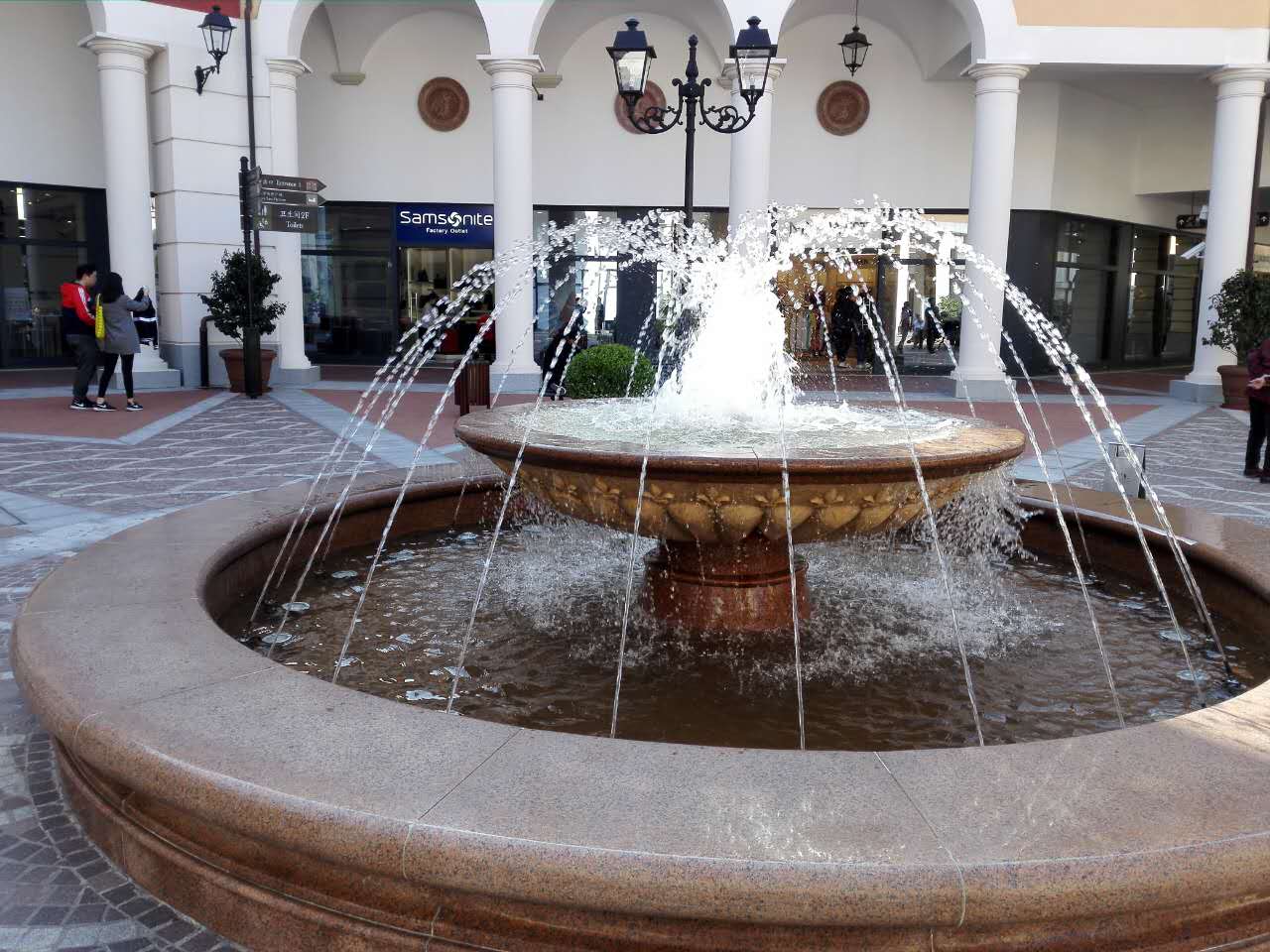 你还在找人名品代购?out了,隐藏在浦东乡村中的购物天堂