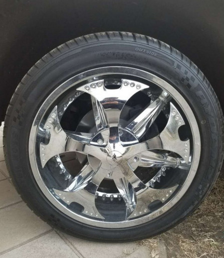 900万越野怪物车标是个Z,架机枪敢上战场,车里居然有个酒吧