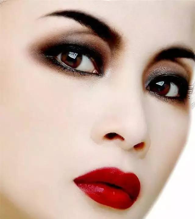 妆容必备款之晚宴妆面试妆