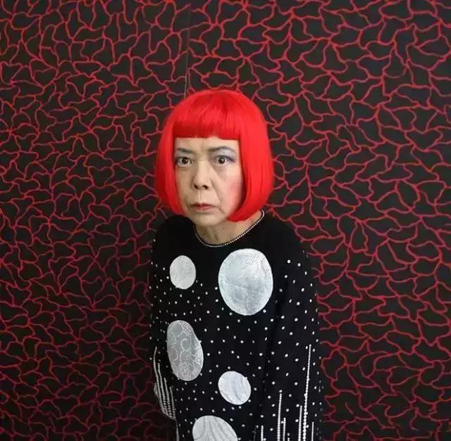 草间弥生跨界玩室内设计,你敢住进这样扎眼的房间吗?!