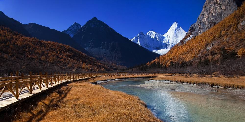 工作烦了就去旅行吧,稻城亚丁蓝色星球下最后一片净土