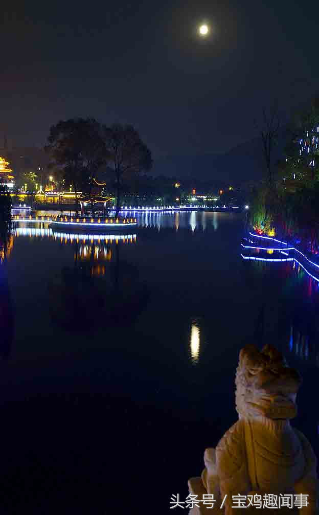 数千大臣宫娥彩女陪护，煌煌国都，何等威严这就是麟游