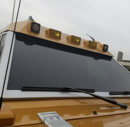 900万越野怪物车标是个Z,架机枪敢上战场,车里居然有个酒吧