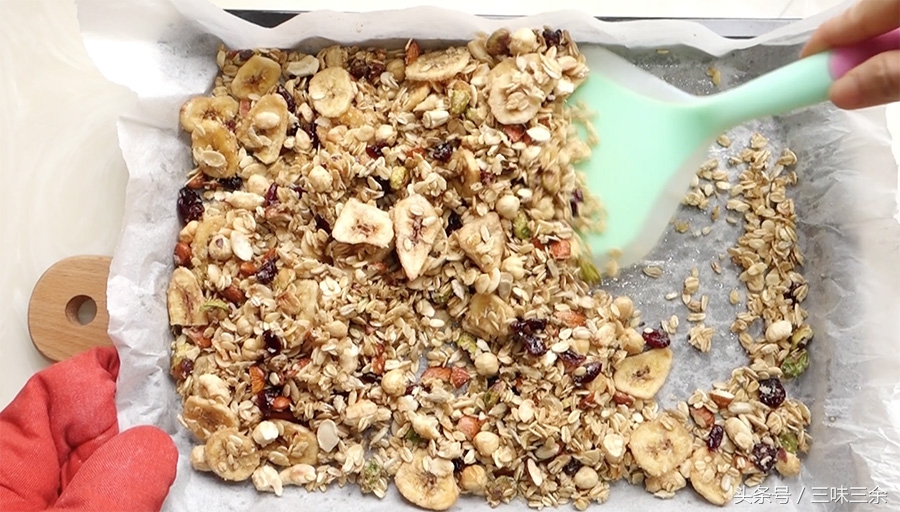 学做枫糖核桃面包,怎么烤坚果谷物麦片