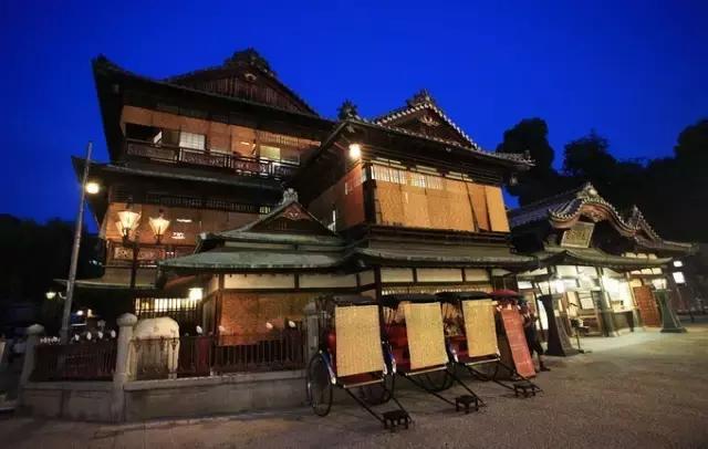 草间弥生跨界玩室内设计,你敢住进这样扎眼的房间吗?!