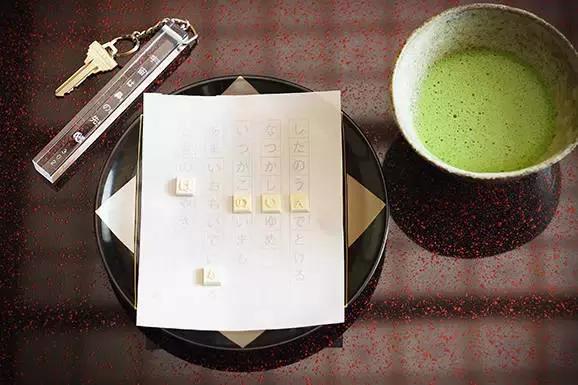 草间弥生跨界玩室内设计,你敢住进这样扎眼的房间吗?!