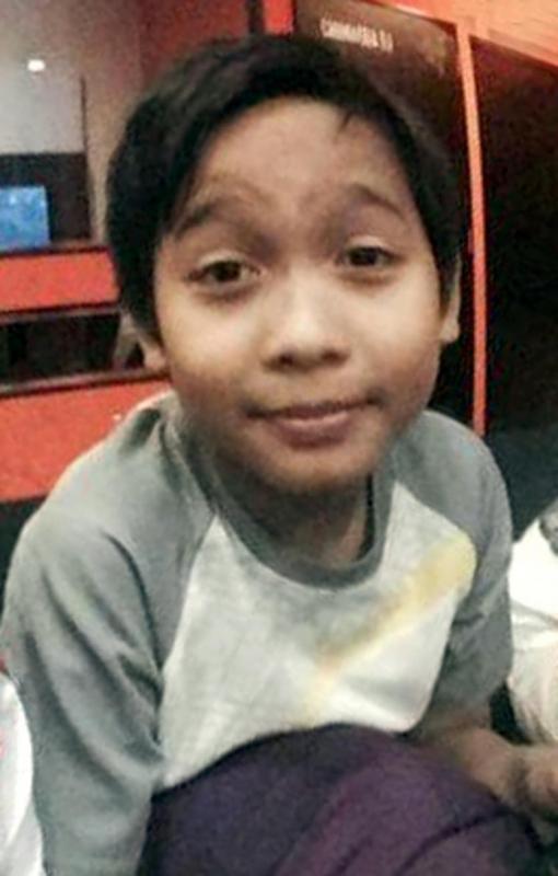 孩子在学校意外被足球砸了谁负责,孩子在操场被同学用足球踢到后脑