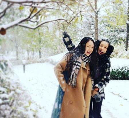 佟丽娅和董璇合照穿的小香风,佟丽娅和董璇撞衫