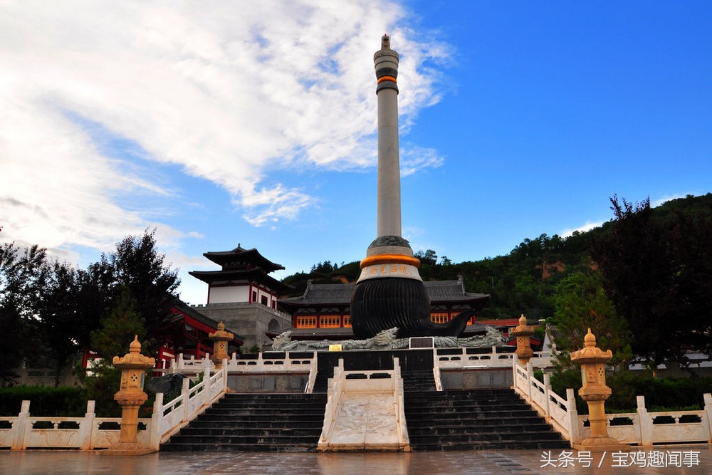 数千大臣宫娥彩女陪护，煌煌国都，何等威严这就是麟游