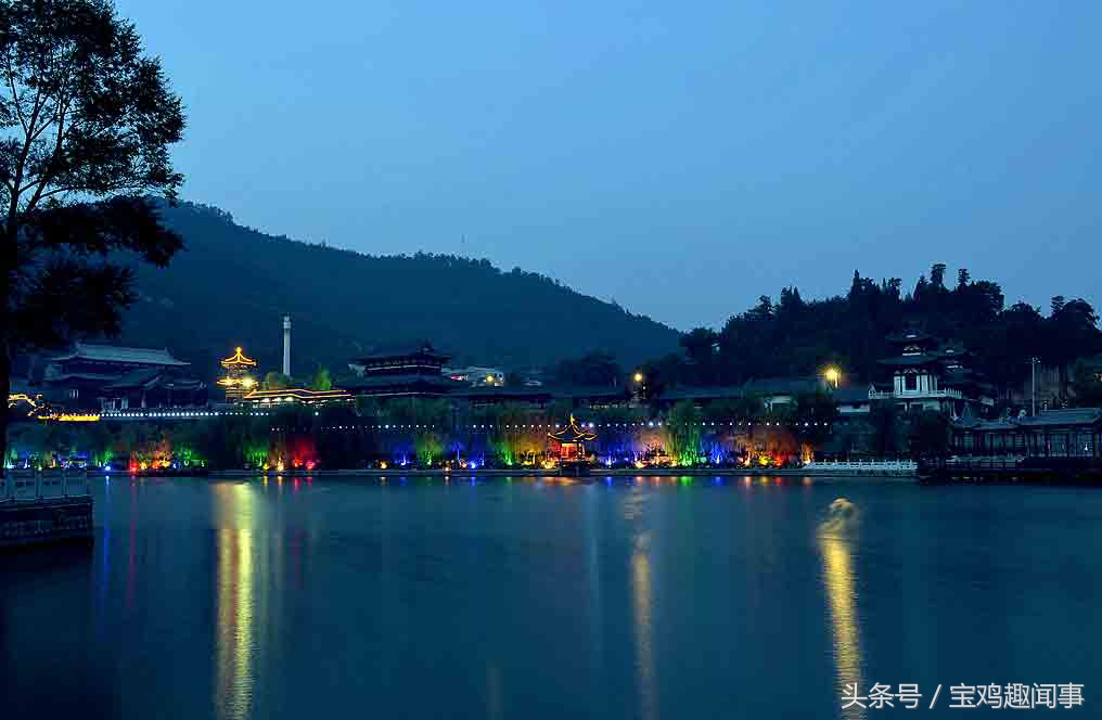 数千大臣宫娥彩女陪护，煌煌国都，何等威严这就是麟游