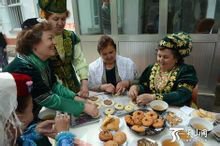 我国少数民族人口最多的民族是,56个民族最少的人口是哪个族