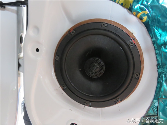 新款起亚K5升级雷贝琴汽车音响，国产良心品牌也有好效果