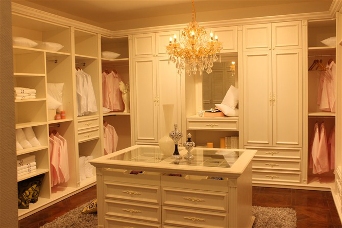 衣柜是木匠打还是定制的好,到底是定制衣柜好还是木工打的好