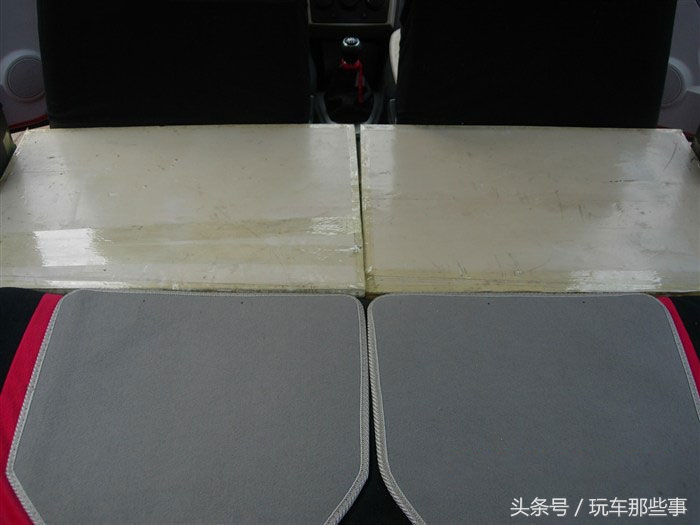 50后老夫妻自改房车,60岁夫妻自改床车自驾游