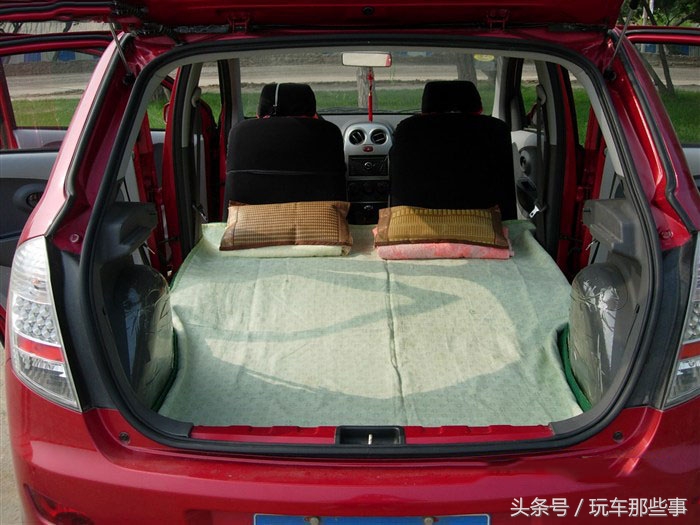 50后老夫妻自改房车,60岁夫妻自改床车自驾游