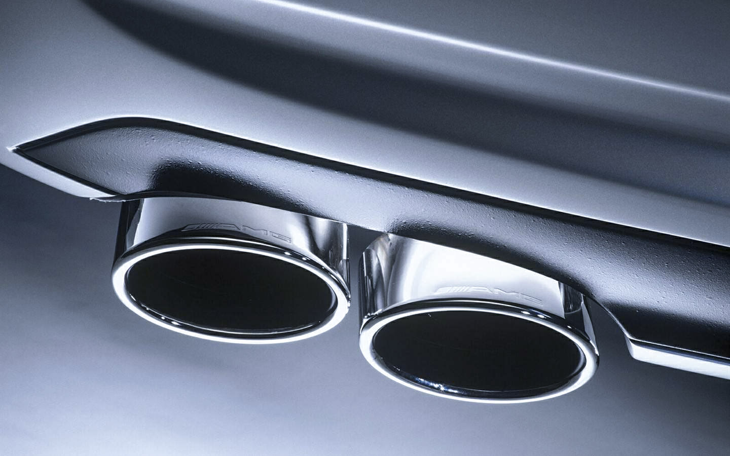 汽车排气管:排气的时候怎么还排出水来了