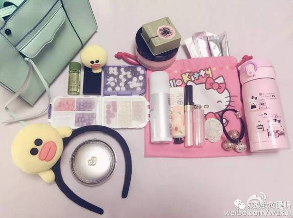 玻璃唇怎么涂才好看,今年流行的玻璃唇